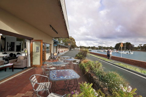 The Waterfront Wynyard - Accommodation Gladstone 3