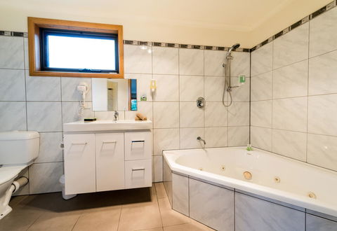 Driftwood Strahan Villas - Accommodation Gladstone 0
