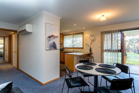 Acton Park Holiday Units - Accommodation Gladstone 3