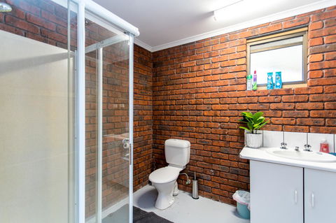 Acton Park Holiday Units - Accommodation Gladstone 14