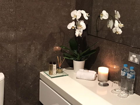Amare Beachside Luxury - Accommodation Gladstone 7