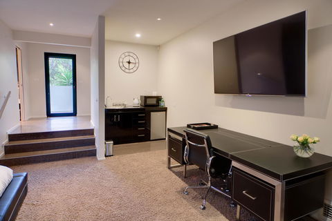 Amare Beachside Luxury - Accommodation Gladstone 16