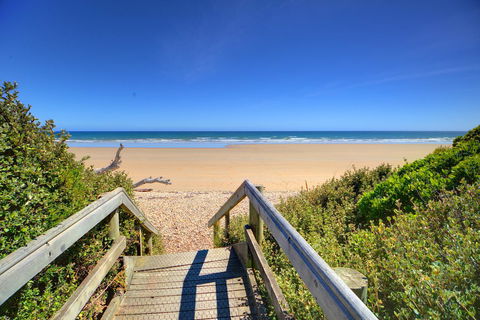 Amare Beachside Luxury - Accommodation Gladstone 24