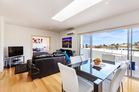 Bellerive Marina View Apartments NO 27 - Accommodation Gladstone 2