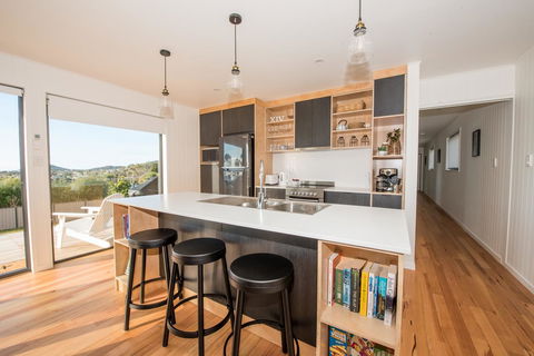 Beach House XIV - Accommodation Gladstone 3