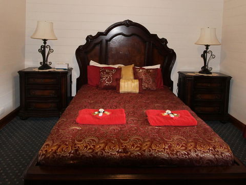Kerrellie Cottages 2, 4 & 8 Reid Street - Accommodation Gladstone 4