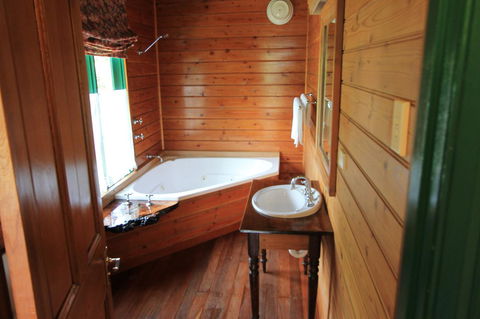 Kerrellie Cottages 2, 4 & 8 Reid Street - Accommodation Gladstone 17