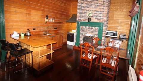 Kerrellie Cottages 2, 4 & 8 Reid Street - Accommodation Gladstone 9