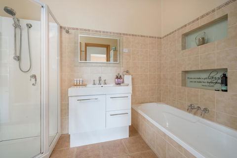 Jones On Wilson Boutique B&B - Accommodation Gladstone 6
