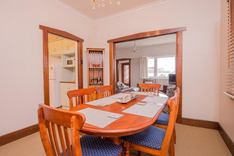 Jones On Wilson Boutique B&B - Accommodation Gladstone 28