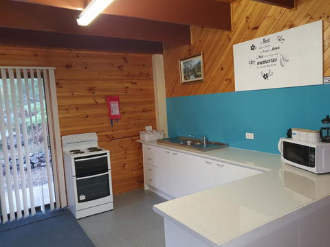 Roland B&B - Accommodation Gladstone 0