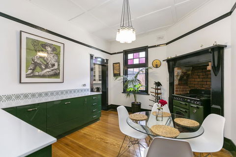Insomnia On Elizabeth - Accommodation Gladstone 0