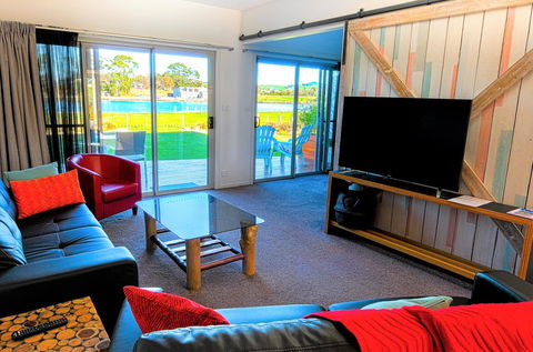Ulverstone River Edge HolidayApartments - Accommodation Gladstone 6
