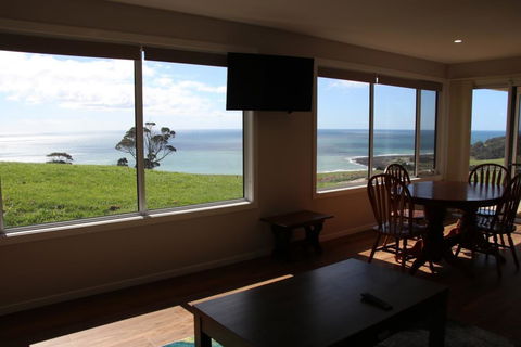 Penguin Seaside Farm - Accommodation Gladstone 0