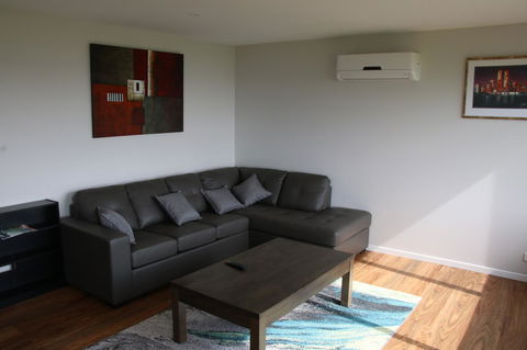 Penguin Seaside Farm - Accommodation Gladstone 4