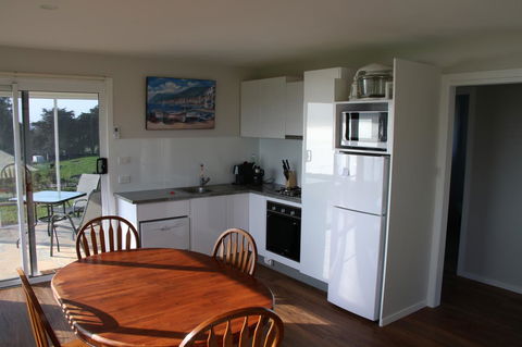 Penguin Seaside Farm - Accommodation Gladstone 3