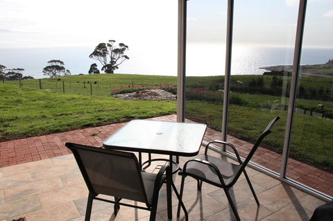 Penguin Seaside Farm - Accommodation Gladstone 1