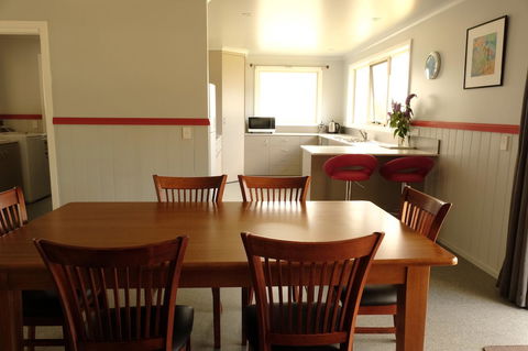The Crays Accommodation - Accommodation Gladstone 12