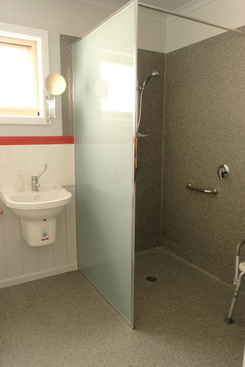 The Crays Accommodation - Accommodation Gladstone 18