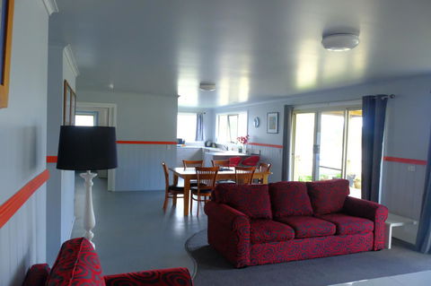 The Crays Accommodation - Accommodation Gladstone 2