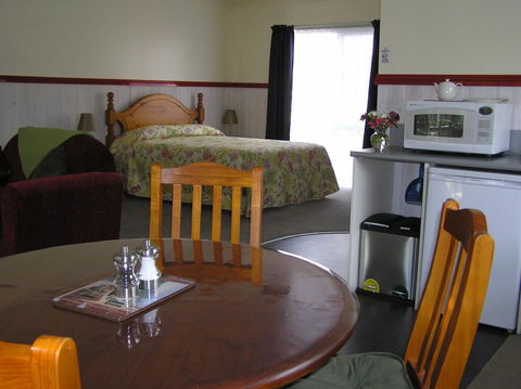 The Crays Accommodation - Accommodation Gladstone 35