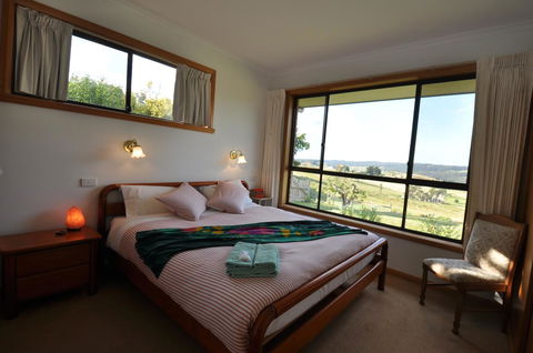 Plovers Ridge Country Retreat - Accommodation Gladstone 1