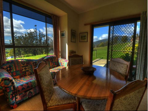 Plovers Ridge Country Retreat - Accommodation Gladstone 5