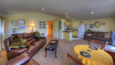 Birchwood On The River - Devonport, Tasmania - Self-Contained And Self-Catering Accommodation - Accommodation Gladstone 17