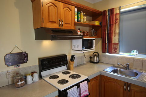 Swansea Cottages & Lodge Suites - Accommodation Gladstone 5