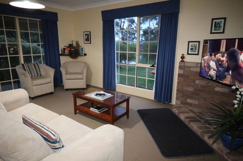 Swansea Cottages & Lodge Suites - Accommodation Gladstone 29