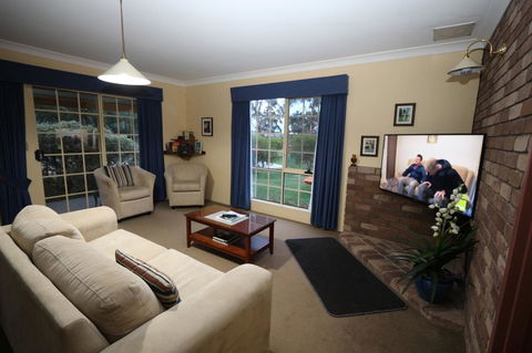 Swansea Cottages & Lodge Suites - Accommodation Gladstone 3