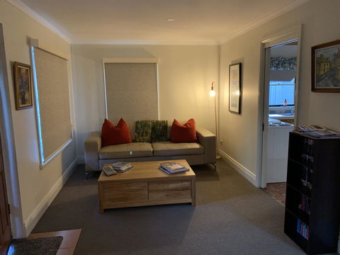 City Townhouse Walking Distance To City - Accommodation Gladstone 2