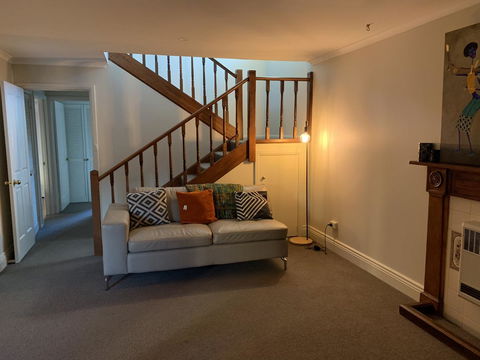 City Townhouse Walking Distance To City - Accommodation Gladstone 1