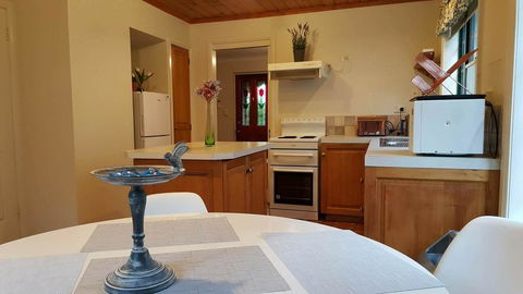 City Townhouse Walking Distance To City - Accommodation Gladstone 9