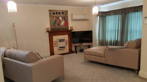 City Townhouse Walking Distance To City - Accommodation Gladstone 5
