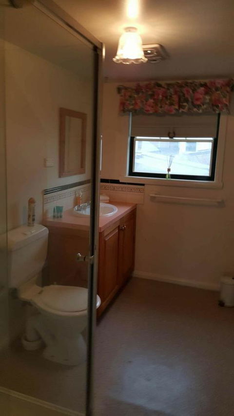 City Townhouse Walking Distance To City - Accommodation Gladstone 4