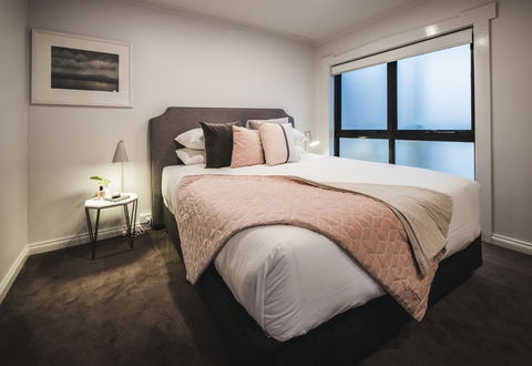 Russell House - Accommodation Gladstone 8
