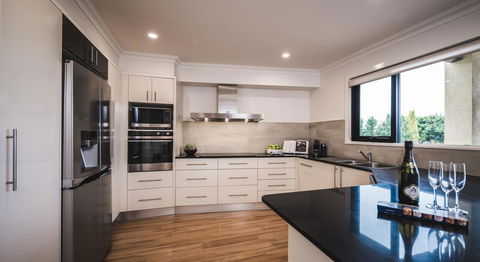 Russell House - Accommodation Gladstone 25