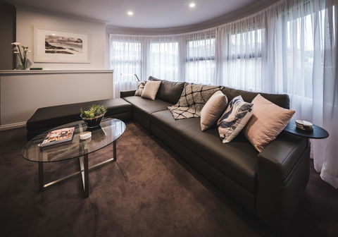 Russell House - Accommodation Gladstone 4