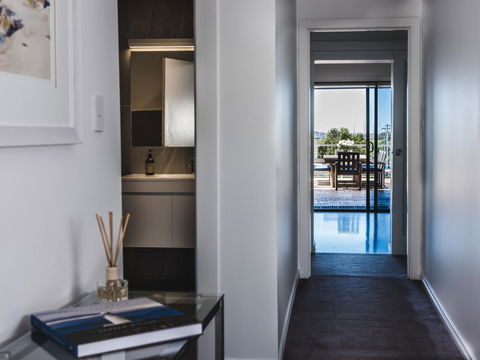 Russell House - Accommodation Gladstone 3