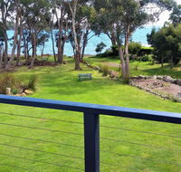 Four Seasons Waterfront Villas - Accommodation Gladstone