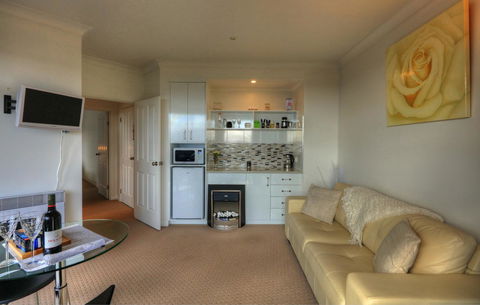Sheer Pleasure Accommodation - Accommodation Gladstone 3