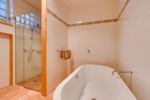 Maison Del Mar - Accommodation Gladstone 8