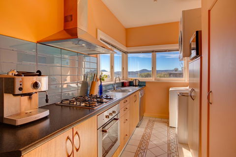 Maison Del Mar - Accommodation Gladstone 4