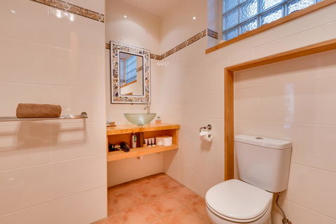 Maison Del Mar - Accommodation Gladstone 7