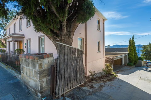 Maison Del Mar - Accommodation Gladstone 14