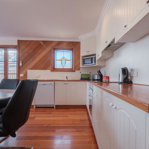 Cod Rock Point - Accommodation Gladstone 9