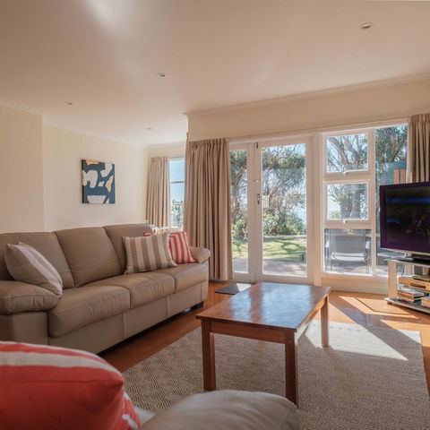 Cod Rock Point - Accommodation Gladstone 17