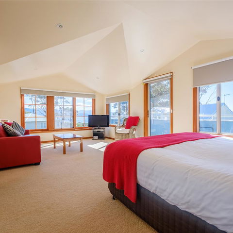 Cod Rock Point - Accommodation Gladstone 11