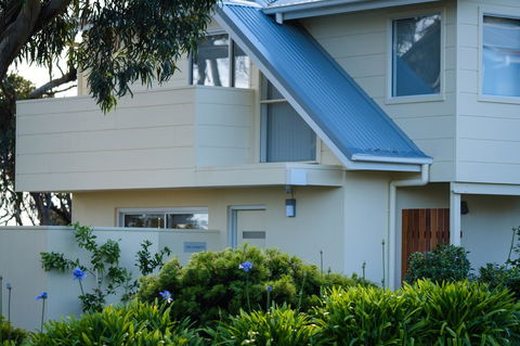 Cod Rock Point - Accommodation Gladstone 1